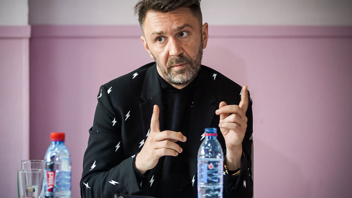 Шнуров обвинил Навального в продажности: снимает ролики про тех, «кто ему не отслюнявил»
