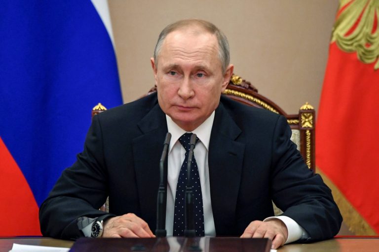 Поправки Терешковой: Путин подписал закон о поправках в Конституцию, обнуляющий его президентские сроки