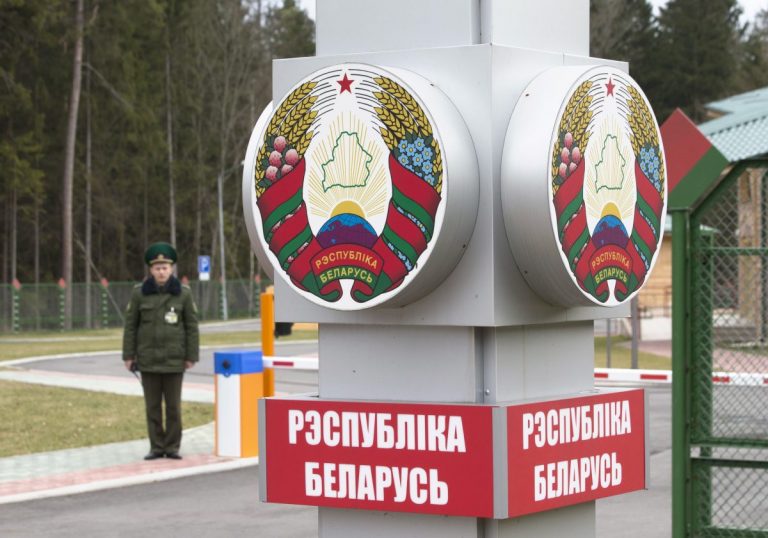 Россия закрывает границу с Белоруссией
