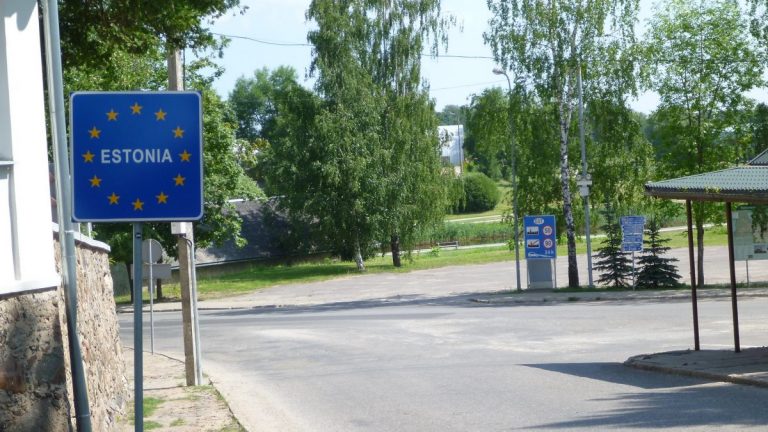 Жители Валки и Валги все еще могут ходить на работу в другую страну