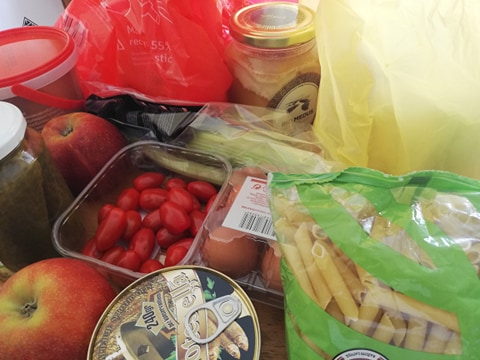 «Куплю продукты, выгуляю собаку!»: жители предлагают помощь тем, кому тяжело