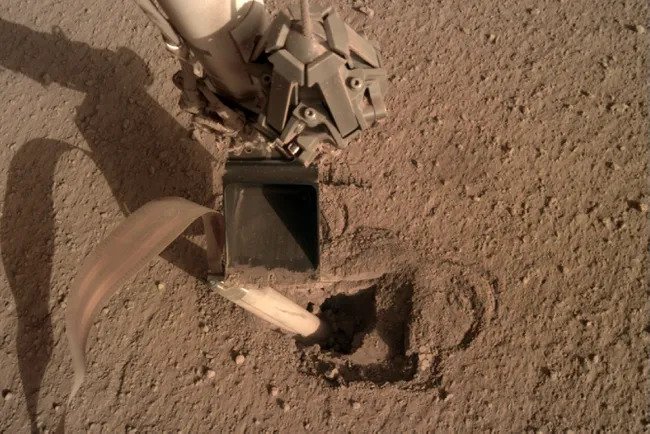 Зонд NASA застрял в почве Марса, ученые пытались освободить его несколько месяцев
