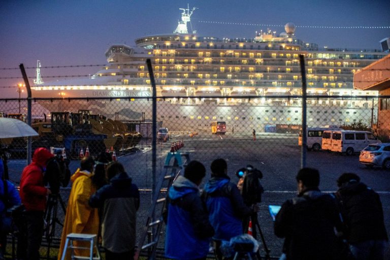 Заразившийся коронавирусом пассажир лайнера рассказал, как переносит болезнь