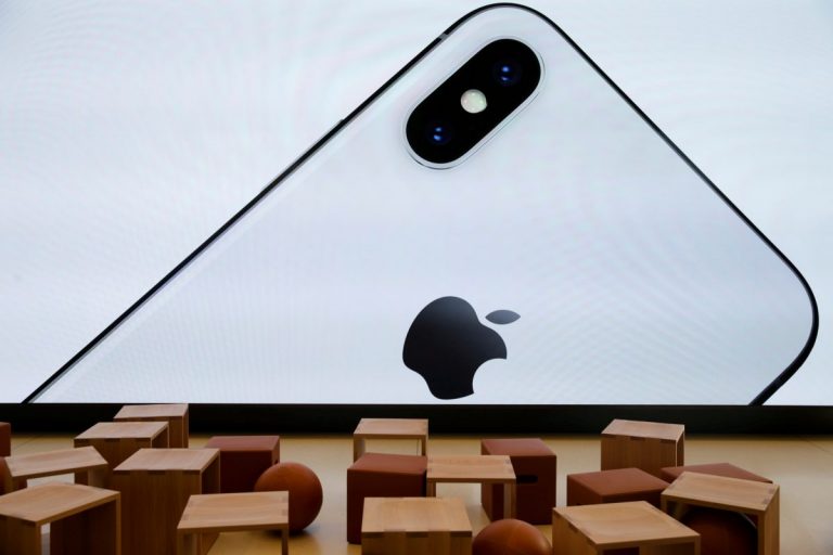 Из-за коронавируса Apple ограничила продажу iPhone до двух штук на руки