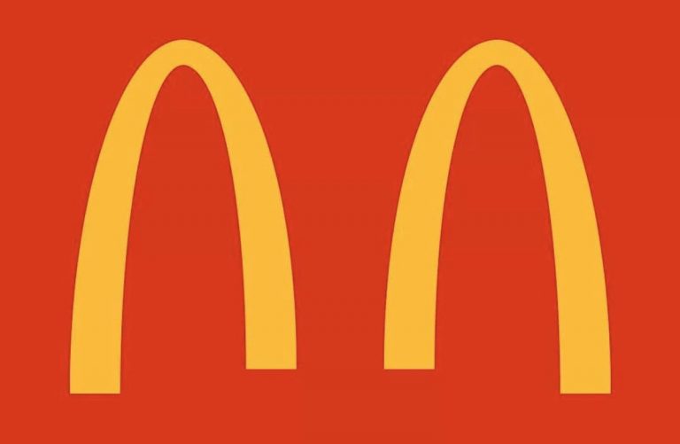Бразильский McDonald’s изменил логотип, напомнив о необходимости самоизоляции