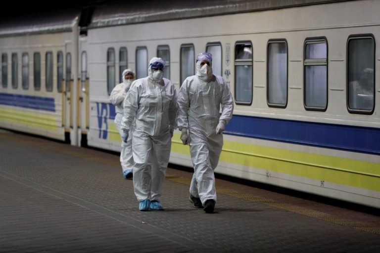 Перевощиков: прирост заболевших COVID-19 в Латвии продолжится. Главное — выявлять на ранней стадии