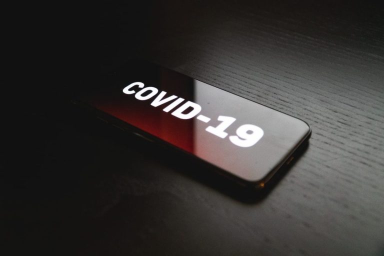 ХРОНИКИ COVID-19: вирус циркулирует в Латвии, четвертая смерть в Литве, Италия встречает помощь России