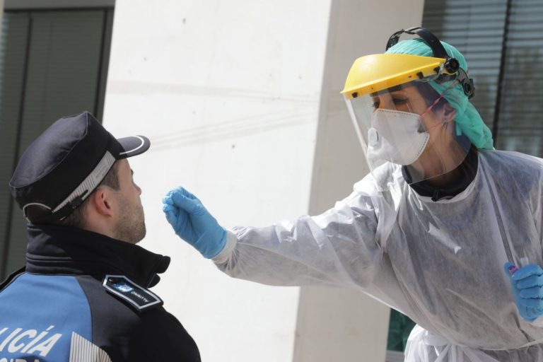 В Испании за сутки от коронавируса умерли более 650 человек