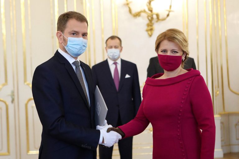 Лидер Словакии надела маску и влюбила в себя пользователей соцсетей