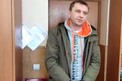 Дворецкий «прокутил» украденные у хозяина деньги на месяц, развлекаясь с женщинами в сауне