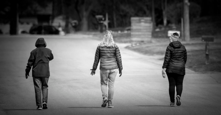 Никаких пикников! В Латвии могут ввести запрет на «большие компании» на природе