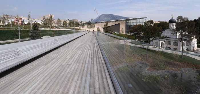 Не до развлечений: в Москве из-за коронавируса закрылись парки и рестораны