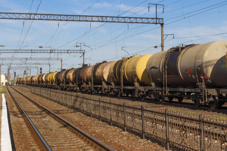 В России подросток умер, забравшись на вагон-цистерну