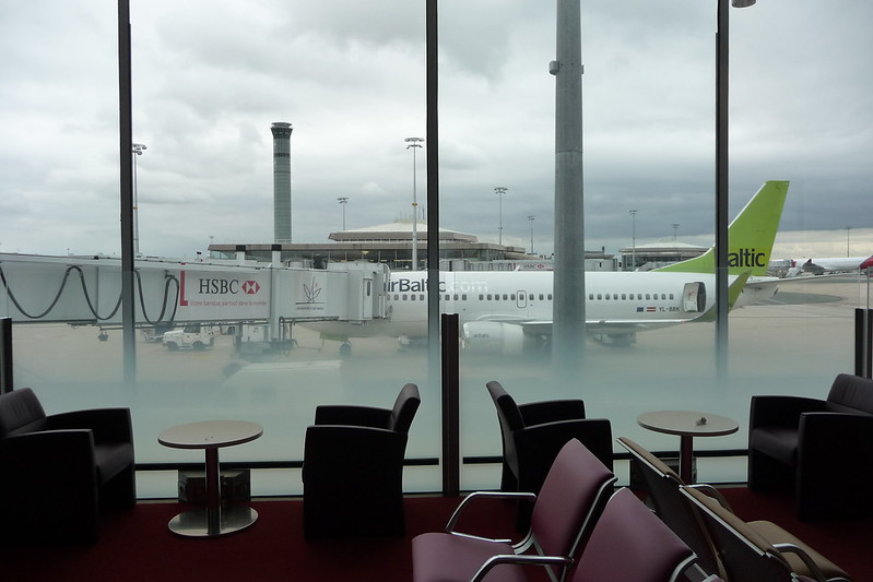 В аэропорту “Рига” установлены дезинфекторы и проводят усиленные уборки