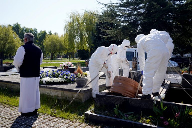 В Испании запретили публично прощаться с покойниками, вне зависимости от причины смерти