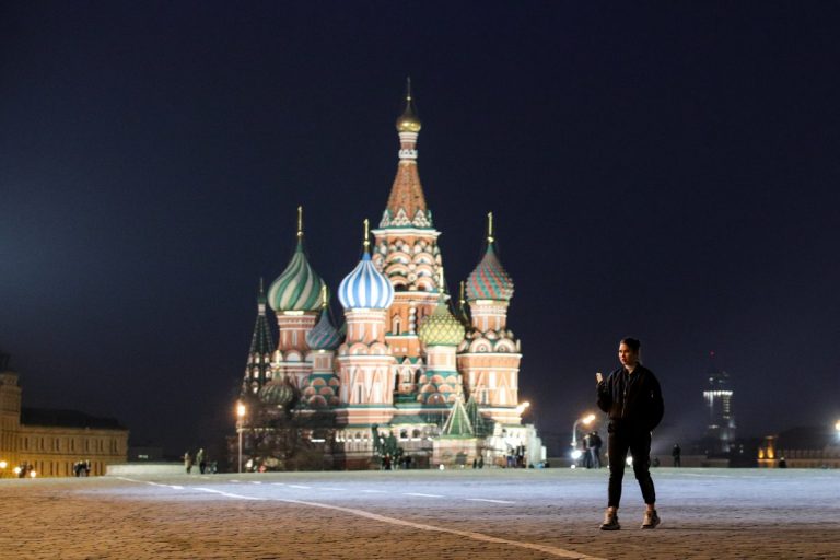 Что происходит в Москве: Собянин ввел карантин; в Госдуме говорят, что это всего лишь рекомендация