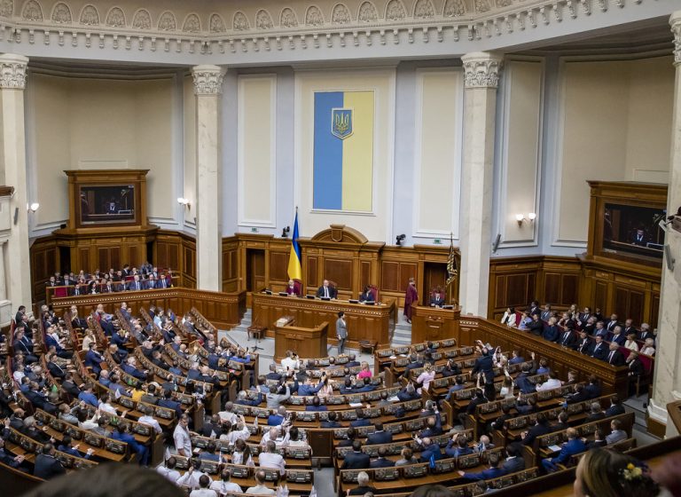 Рада отправила в отставку премьер-министра и правительство Украины