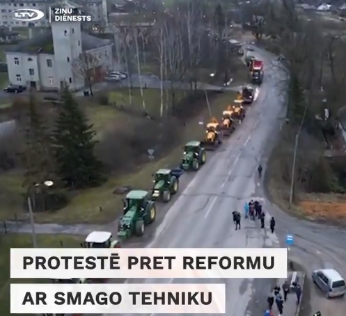 ВИДЕО и ФОТО: как в Латвии проходит протест с тяжелой техникой на дорогах 