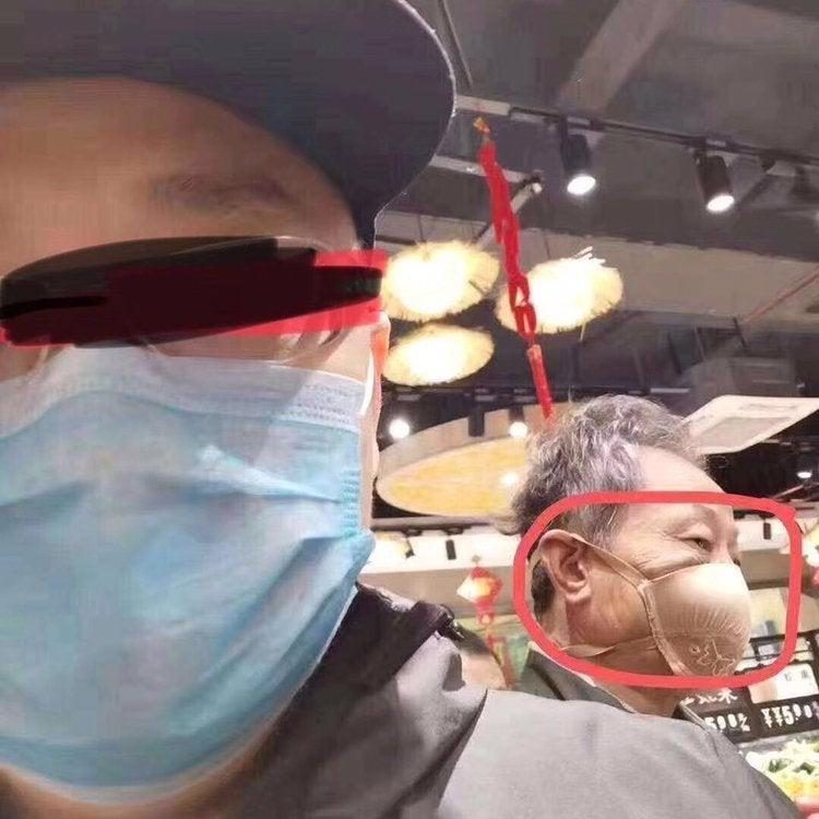 Страсти по коронавирусу: 16 фотографий, доказывающих, что предосторожность уже превратилась в паранойю