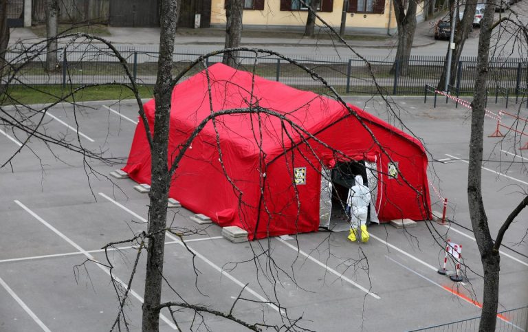 В Латвии COVID-19 нашли еще у 18 жителей, за сутки проверено 1140 человек