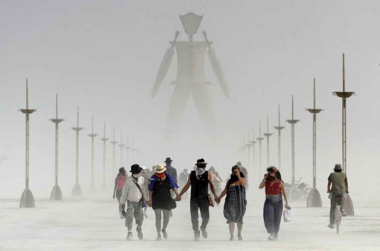 Организаторы Burning Man проведут фестиваль в онлайн-формате. Но как — они пока сами не знают