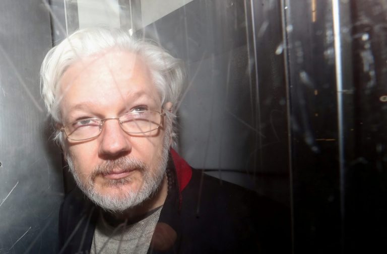 Пока Ассанж скрывался в Лондоне, он дважды стал отцом