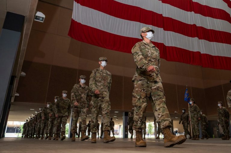 В США впервые в истории ввели режим ЧС по всей стране