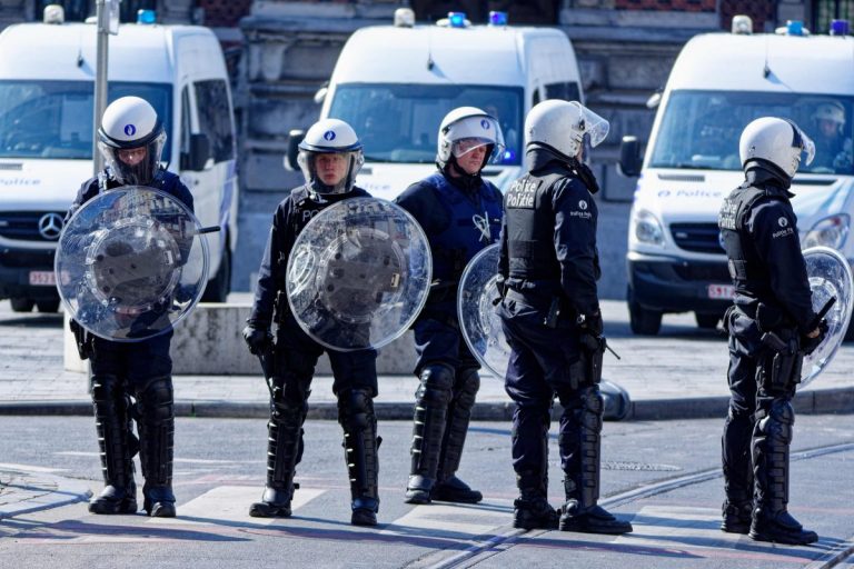 В Брюсселе беспорядки из-за подростка, погибшего, сбегая от полиции: задержано 45 человек