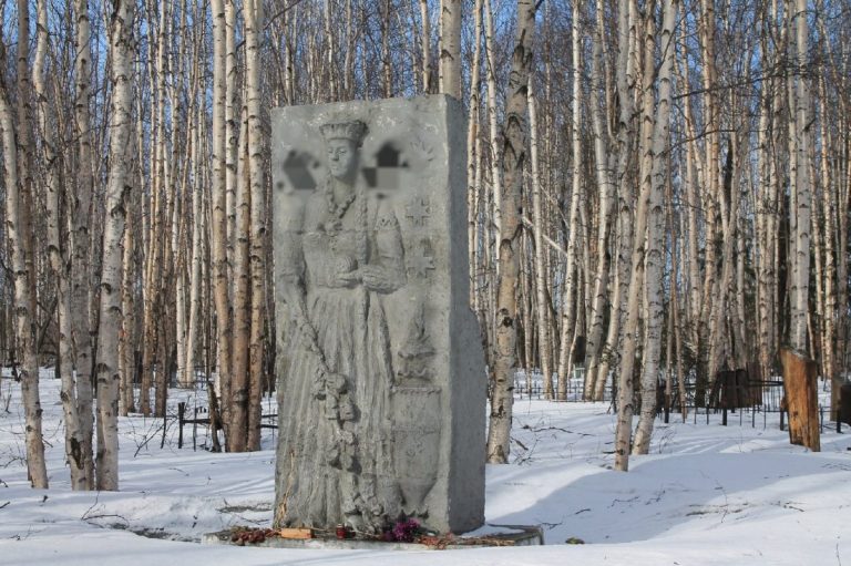 В России осквернен памятник латышам — жертвам сталинских репрессий