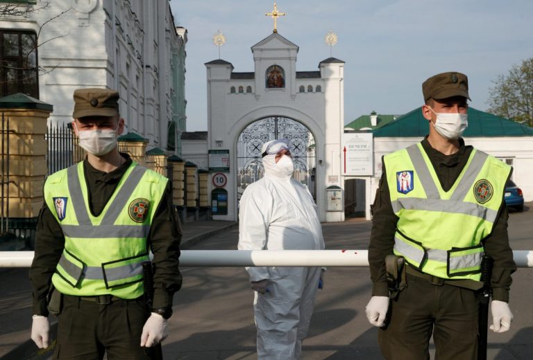 Вспышка коронавируса в Киево-Печерской Лавре. Монастырь заблокирован полицией (ФОТО)