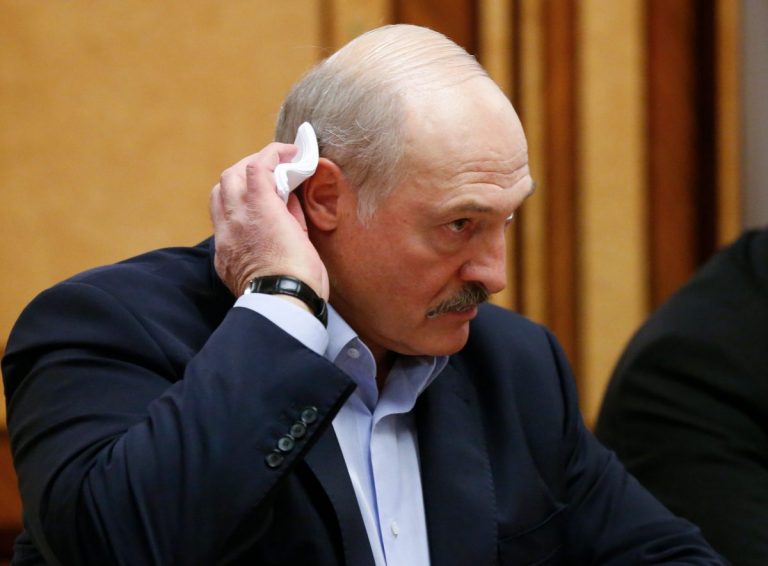 Лукашенко о COVID-19 в Беларуси: вижу маленький лучик надежды