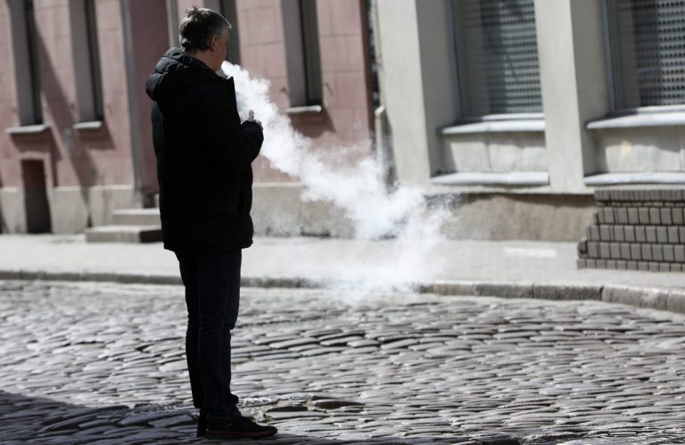 Опрос: предприниматели «откладывают» налоги, но не спешат с увольнениями