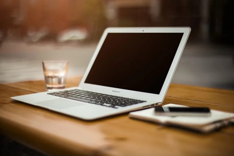 Apple улучшит зарядки MacBook. Ноутбуки не всегда будут заряжаться до конца