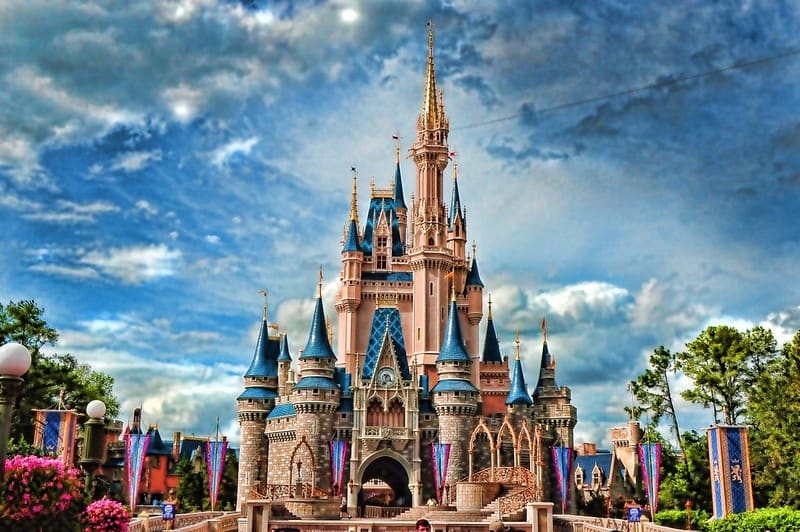 Disney отправит 100 тысяч сотрудников в неоплачиваемый отпуск
