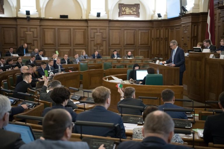 Зарплаты депутатов Сейма за март: самая большая превышает 7000 евро