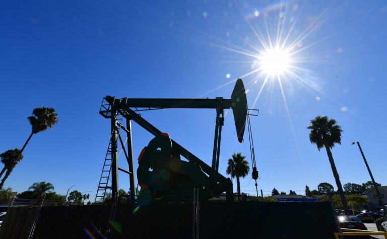 Нефть Brent подешевела до $19 за баррель впервые с 2002 года