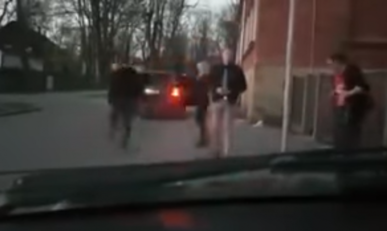 «Он стер мою запись в Facebook»:  причины «разборки» в стиле 90-х (ВИДЕО)