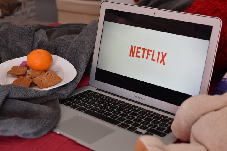 Благодаря пандемии у Netflix рекордно выросло количество подписчиков