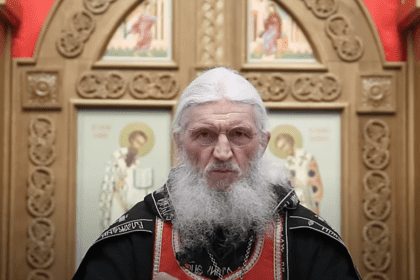 Российский священник проклял всех желающих закрыть храмы из-за пандемии