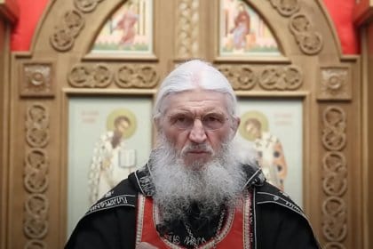 Священнику за проклятье всех закрывающих храмы из-за пандемии запретили проповедовать