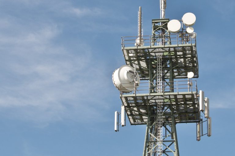 Британцы подожгли вышки 5G, якобы помогающие распространению коронавируса