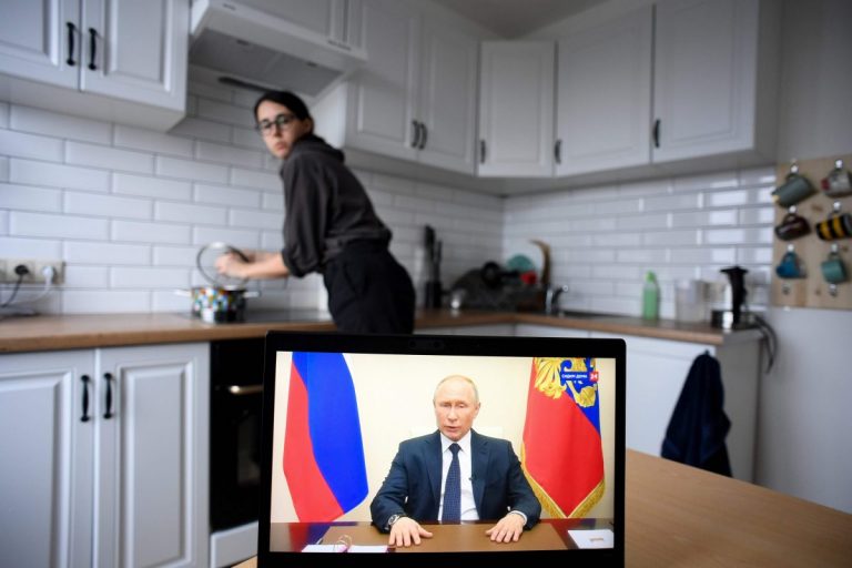 Путин вновь выступил с обращением к россиянам