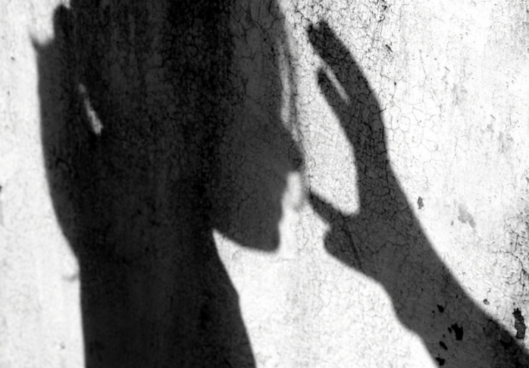 Пытала собственных детей: многодетную мать из Даугавпилса посадили на 9 лет
