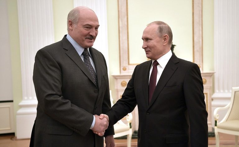 «Руки мыть нужно каждый день»: Путин и Лукашенко спели детскую песню о важности гигиены