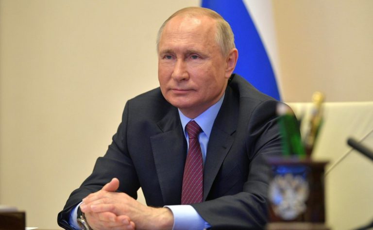 Завтра Путин может продлить нерабочие дни в России