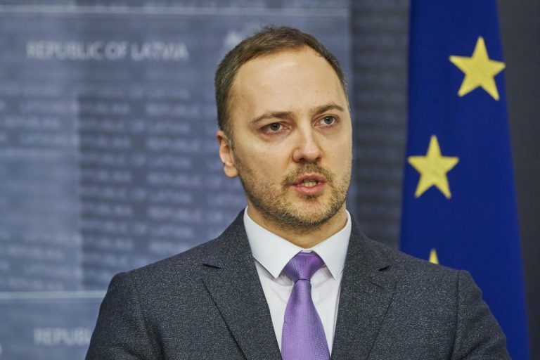 Министр в свой день рождения снял видео и ответил на претензии по поводу 9 мая