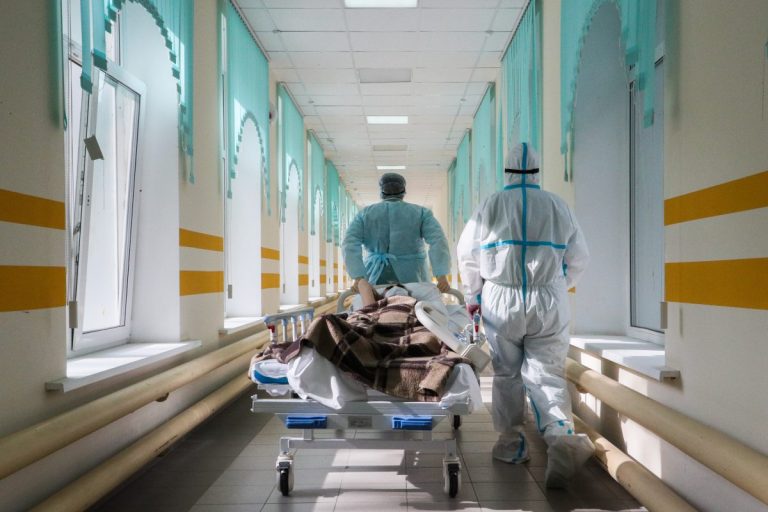 Россия поднялась на третье место в мире по числу заразившихся коронавирусом