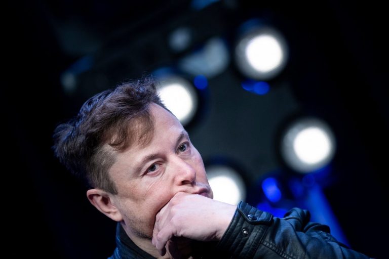 Илон Маск возобновил производство Tesla и приготовился к аресту