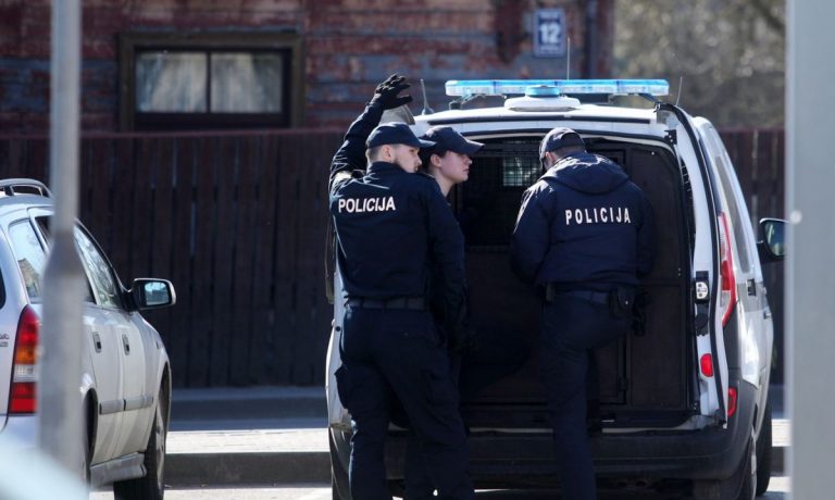 Автомобилист в Икшкиле поставил антирекорд: за одну ночь умудрился получить пять протоколов (ВИДЕО)