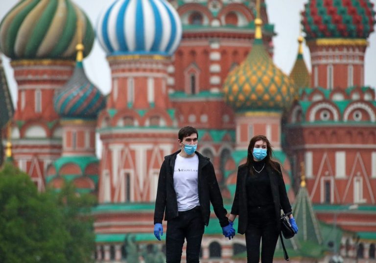Путин отменил нерабочие дни. Кто выступал за такое решение и к чему оно приведет россиян?